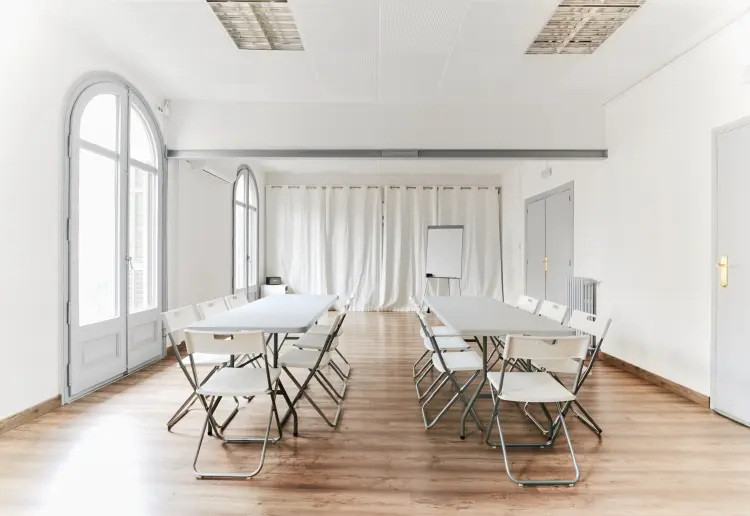 Bright diaphanous space in  Barcelona center
