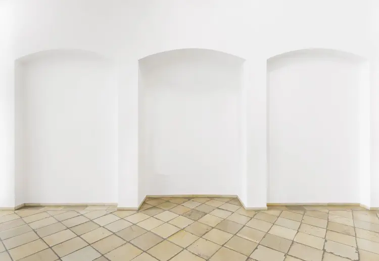Zentral gelegenes Geschäftslokal in Wien 1010 mit großen Schaufenstern