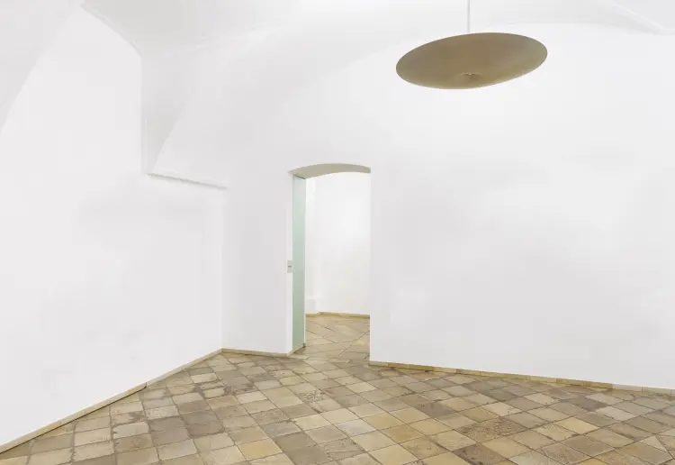 Zentral gelegenes Geschäftslokal in Wien 1010 mit großen Schaufenstern