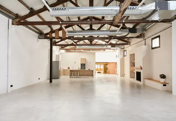 Multifunctional diaphanous warehouse
