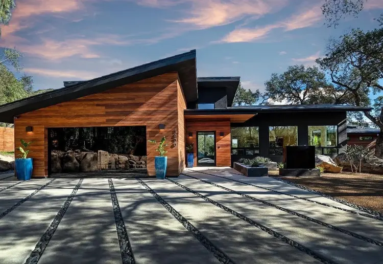 Stylish Modern New Build With 18 Foot Ceilings