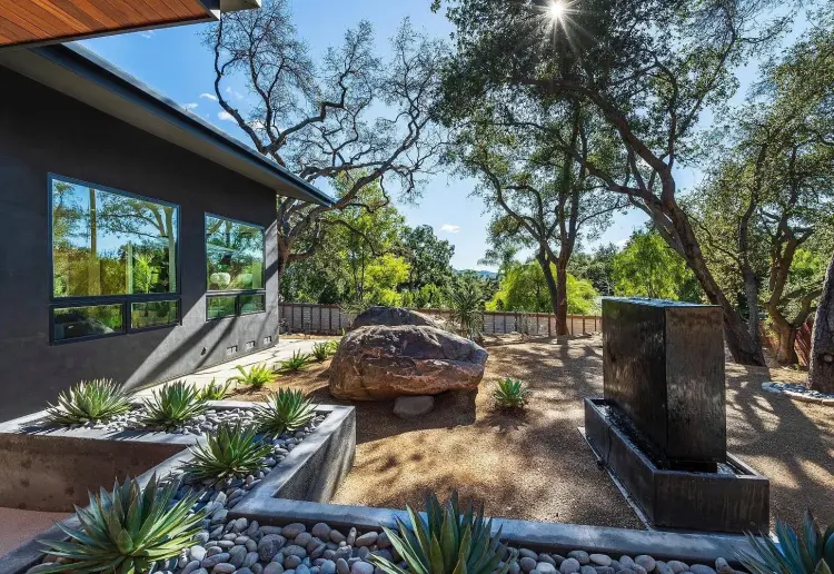 Stylish Modern New Build With 18 Foot Ceilings