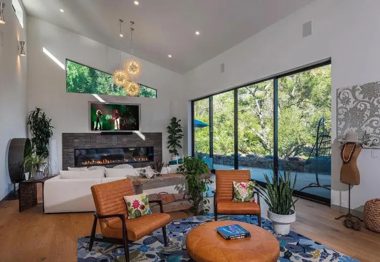 Stylish Modern New Build With 18 Foot Ceilings