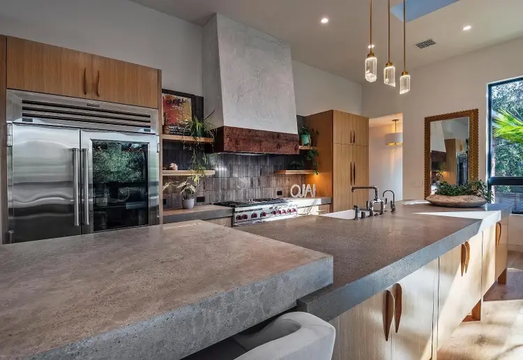 Stylish Modern New Build With 18 Foot Ceilings