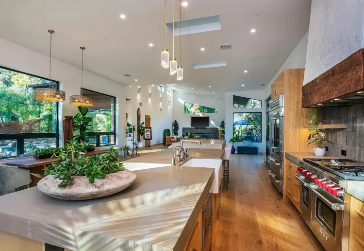 Stylish Modern New Build With 18 Foot Ceilings