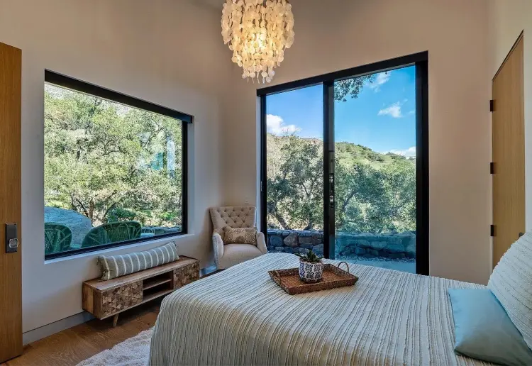 Stylish Modern New Build With 18 Foot Ceilings