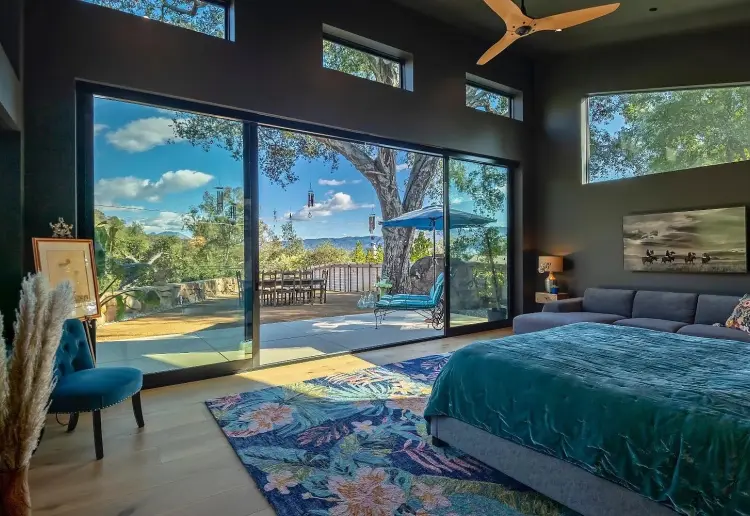 Stylish Modern New Build With 18 Foot Ceilings