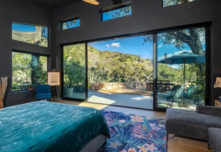 Stylish Modern New Build With 18 Foot Ceilings