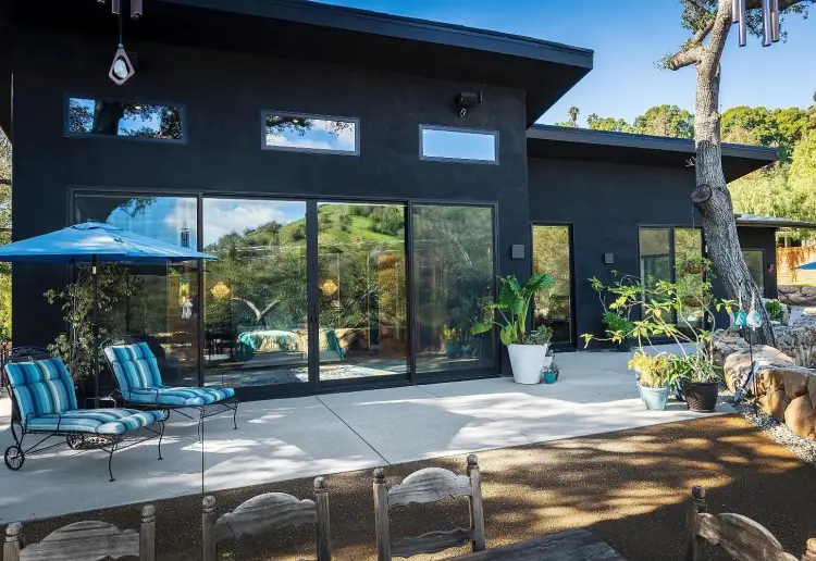 Stylish Modern New Build With 18 Foot Ceilings