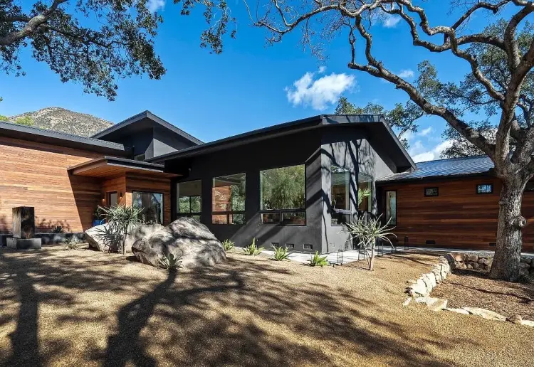 Stylish Modern New Build With 18 Foot Ceilings