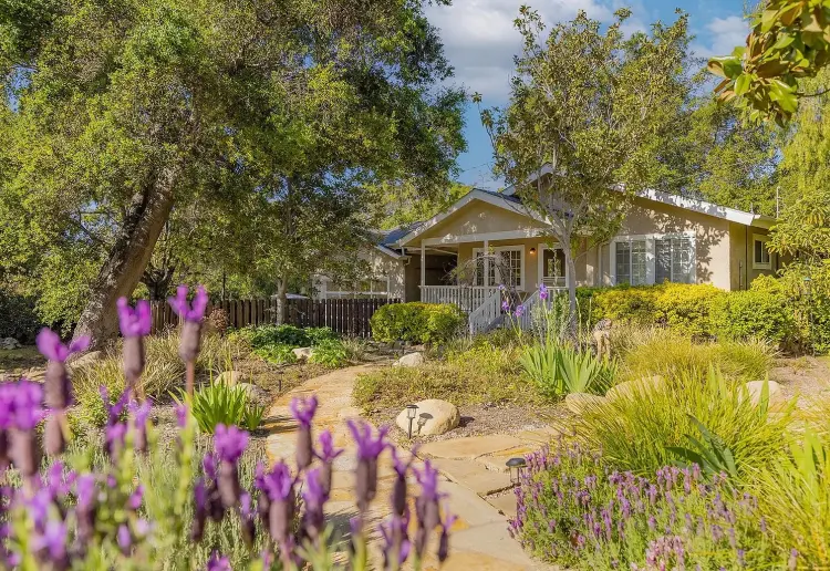 Garden Compound With Several Stunning Backdrops