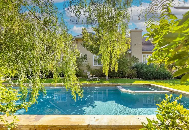 Garden Compound With Several Stunning Backdrops