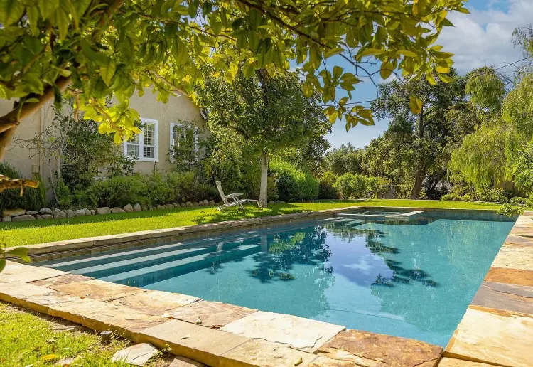 Garden Compound With Several Stunning Backdrops