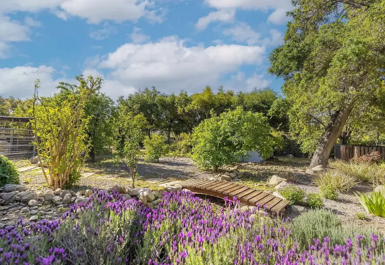 Garden Compound With Several Stunning Backdrops