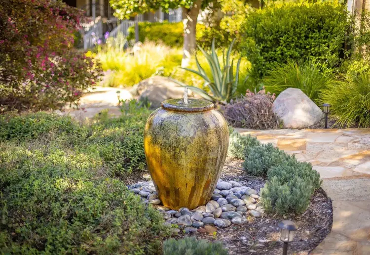 Garden Compound With Several Stunning Backdrops