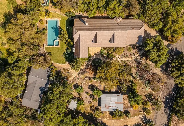 Garden Compound With Several Stunning Backdrops