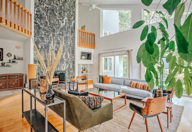 Long Island Classic Retro Design With Large Open Yard