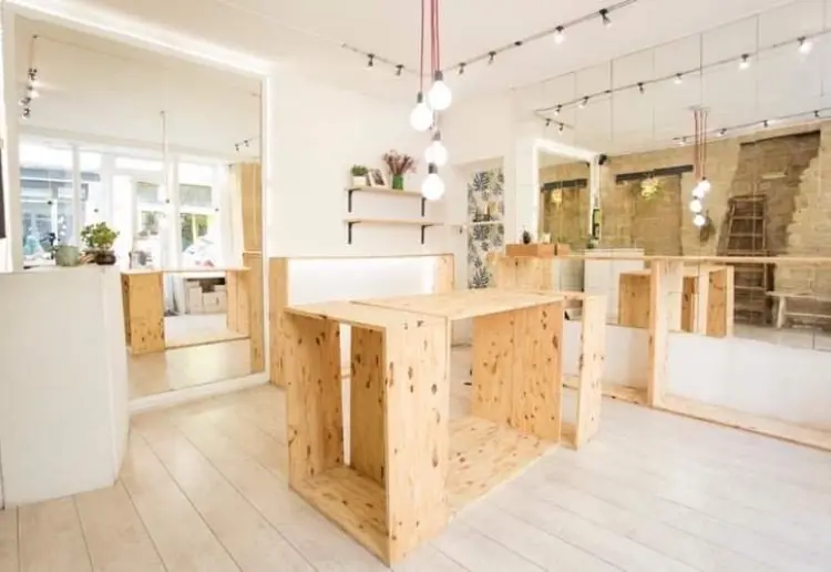Cosy shop to share in Montmartre