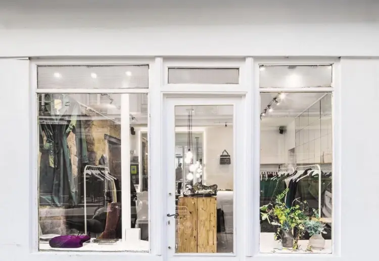 Cosy shop to share in Montmartre