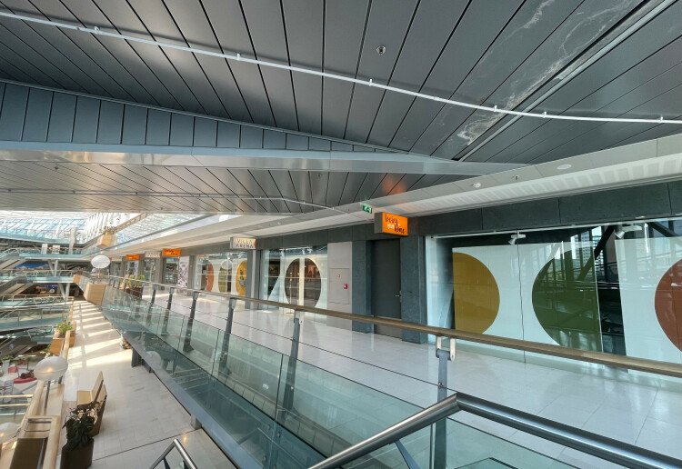 Grote winkelruimte in Villa Arena Woonmall