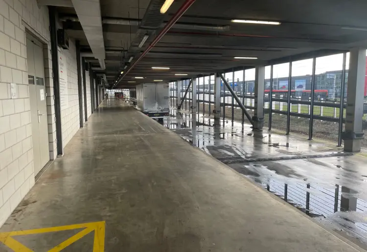 Grote winkelruimte in Villa Arena Woonmall