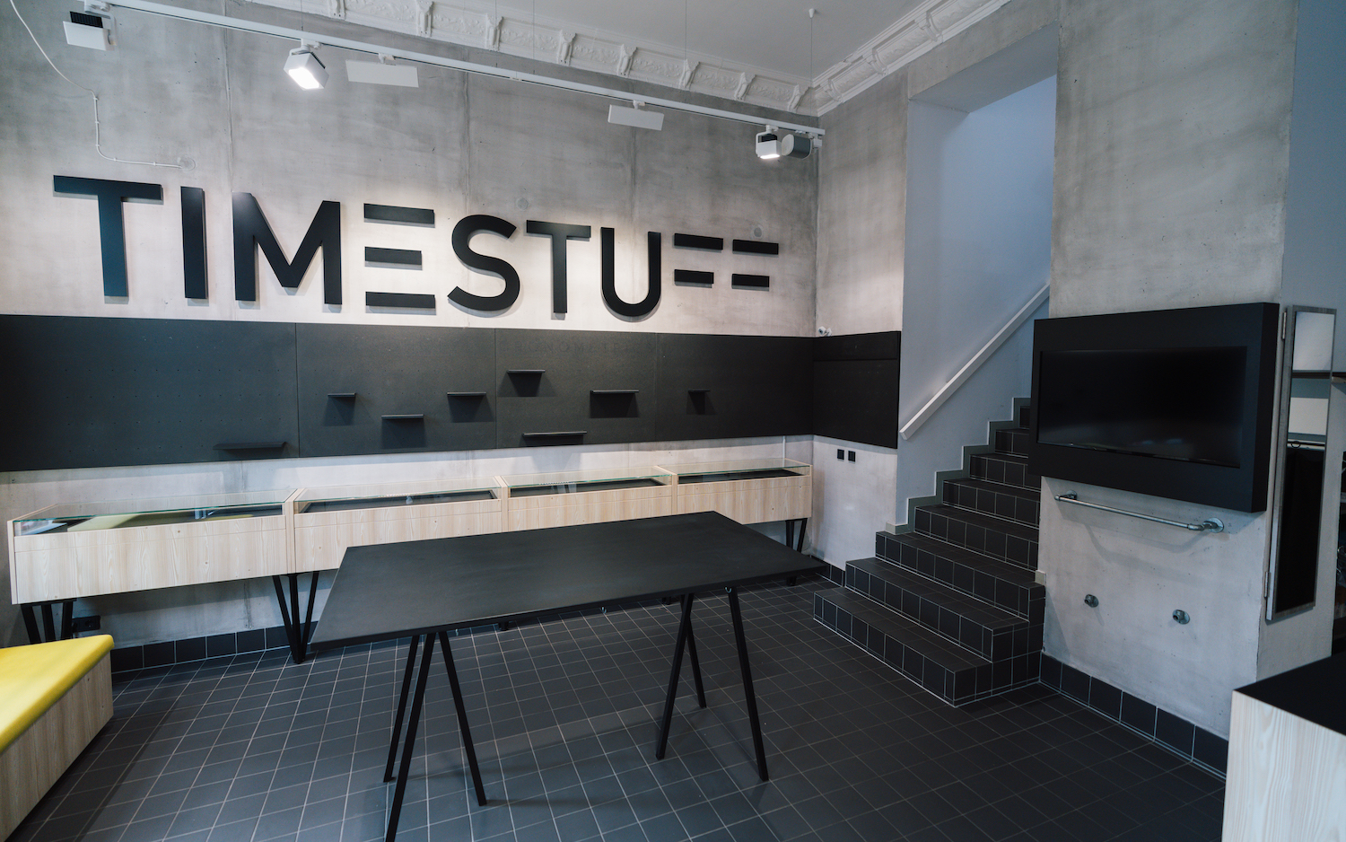 modularer möblierter Store in Prenzlauer Berg mit Büro