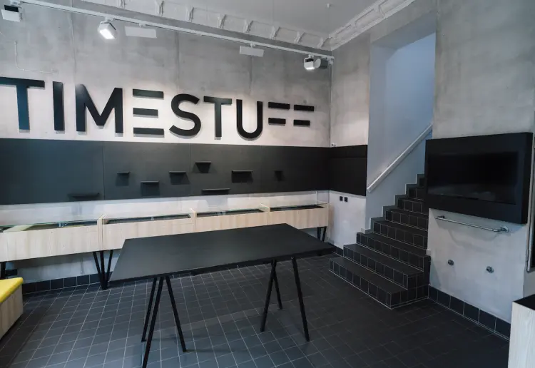 modularer möblierter Store in Prenzlauer Berg mit Büro