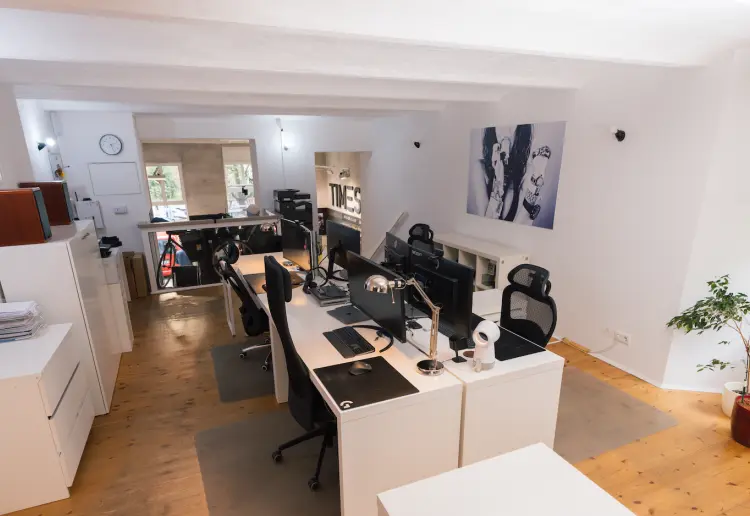 modularer möblierter Store in Prenzlauer Berg mit Büro