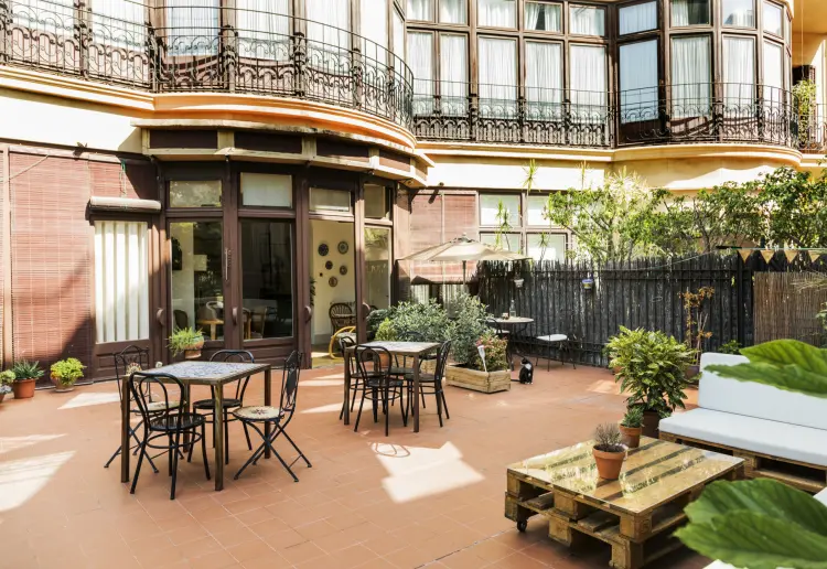 SALÓN y TERRAZA  para todo tipo de pequeños eventos