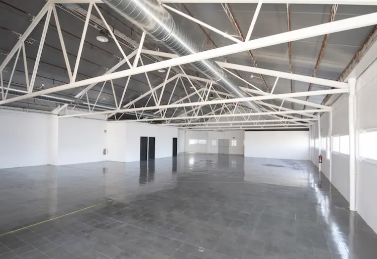 Una antigua imprenta industrial, reconvertida en espacios polivalentes y oficinas, pensados para eventos, rodajes, fórums, presentaciones y todo lo que la imaginación pueda alcanzar