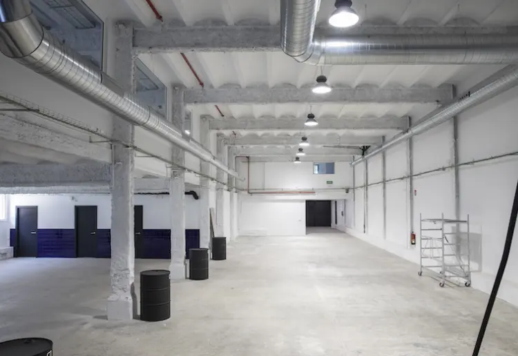 Una antigua imprenta industrial, reconvertida en espacios polivalentes y oficinas, pensados para eventos, rodajes, fórums, presentaciones y todo lo que la imaginación pueda alcanzar