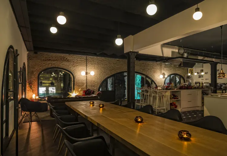 Loft estilo New York en el centro de Barcelona con vistas a las murallas romanas.