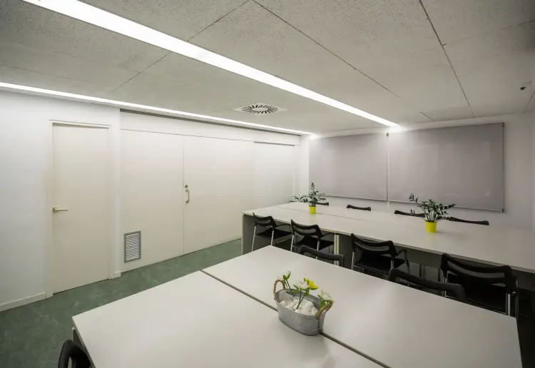 Sala polivalente dentro de espacio coworking