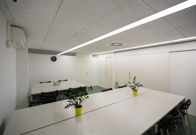 Sala polivalente dentro de espacio coworking