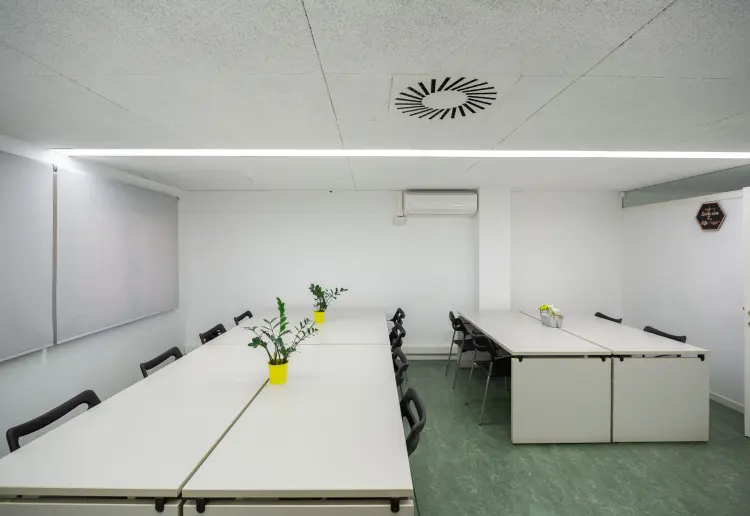 Sala polivalente dentro de espacio coworking