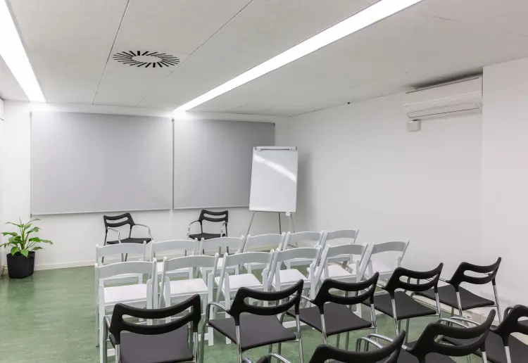 Sala polivalente dentro de espacio coworking