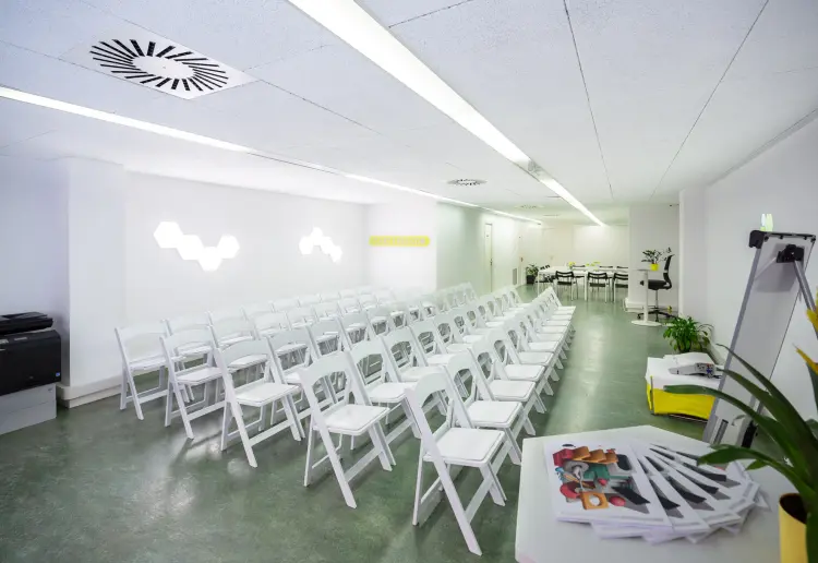 ESPACIO POLIVALENTE EN ESPACIO DE COWORKING