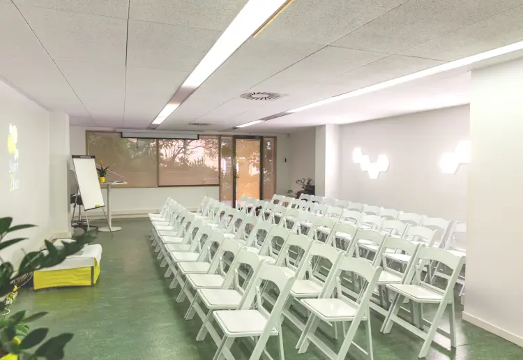ESPACIO POLIVALENTE EN ESPACIO DE COWORKING