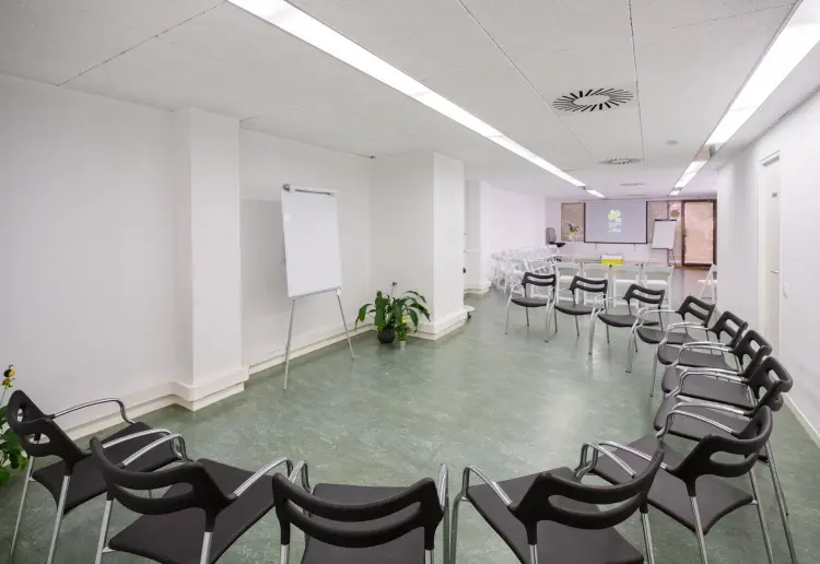 ESPACIO POLIVALENTE EN ESPACIO DE COWORKING