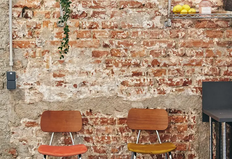 Modernes Studio/Showroom im industry style