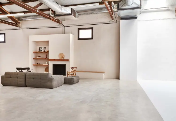Multifunctional diaphanous warehouse