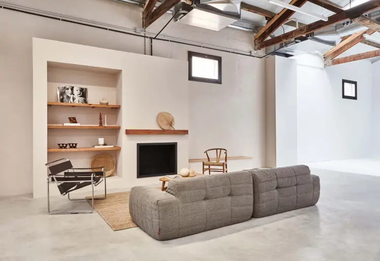 Multifunctional diaphanous warehouse