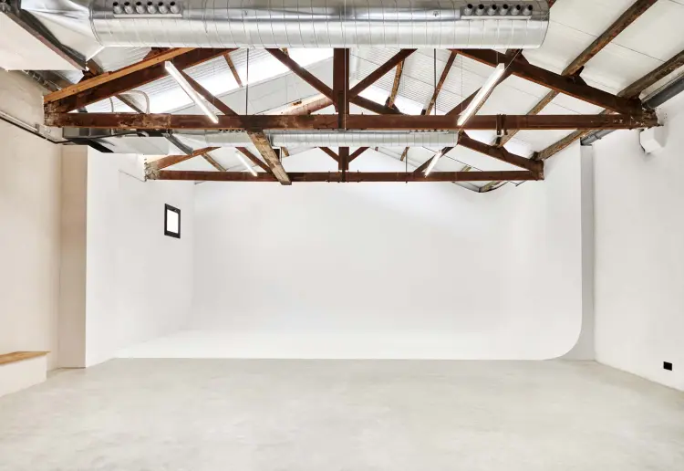 Multifunctional diaphanous warehouse