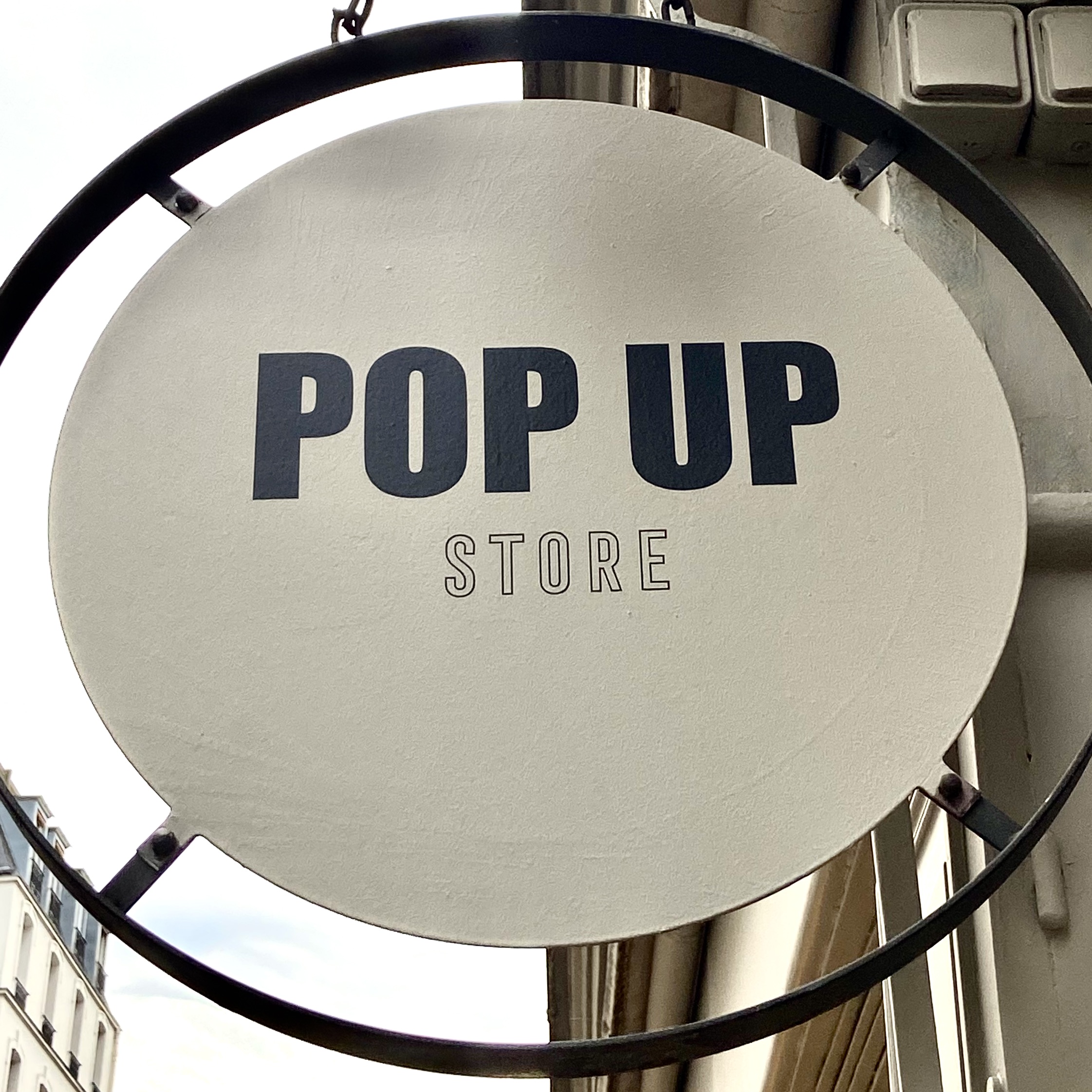 CUTE BOUTIQUE 55 m2 IN SAINT GERMAIN DES PRES