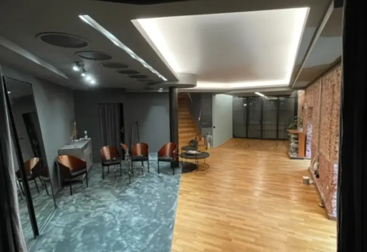 Cozy waterfront Space