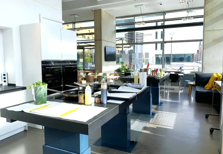Sessel Hub Rheinauhafen - Location im KRANHAUS Nord