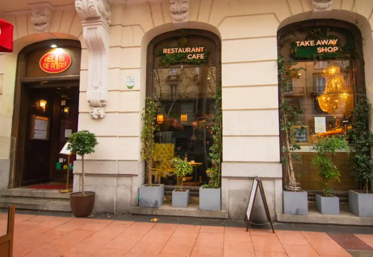 Bistrot francés con terraza en el barrio Salamanca al lado del Retiro