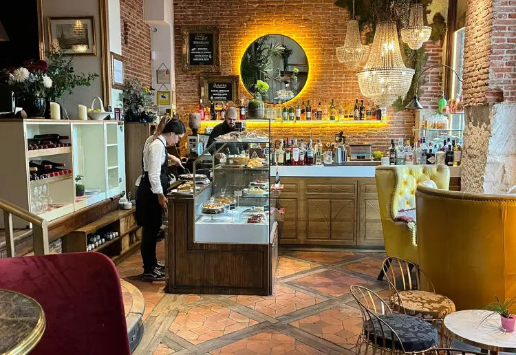 Bistrot francés con terraza en el barrio Salamanca al lado del Retiro