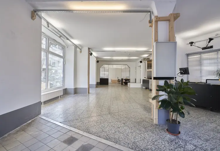 Bright & spacious showroom at the heart of Berlin's hippest district