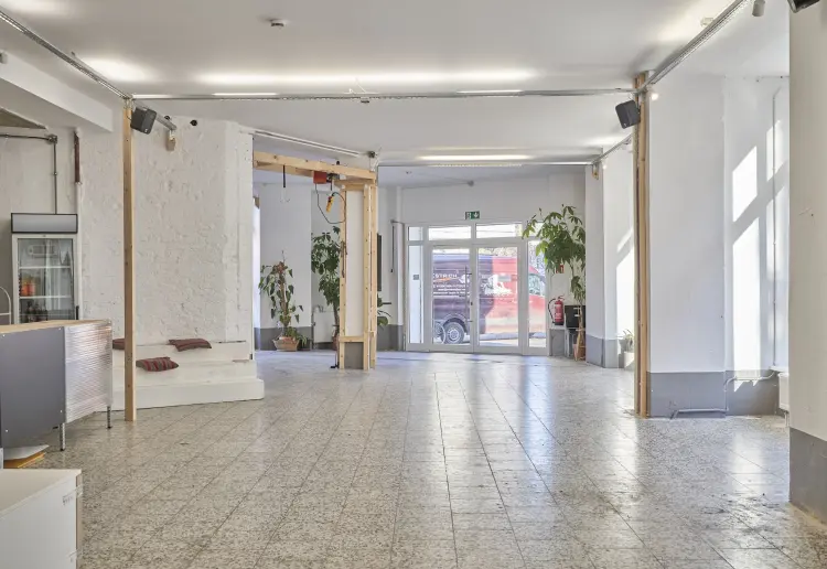 Bright & spacious showroom at the heart of Berlin's hippest district